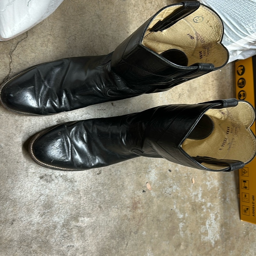 Justin style size 11 1/2 cowboy boots worn in still in decent shape